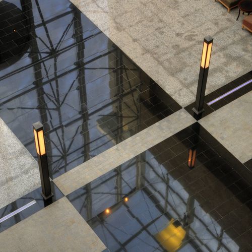 Colonna luminosa contemporanea - SQ-MILLENIUM - BSI LIGHTING TECHNOLOGIES INC. - in acciaio inossidabile / in ghisa di alluminio / in PMMA