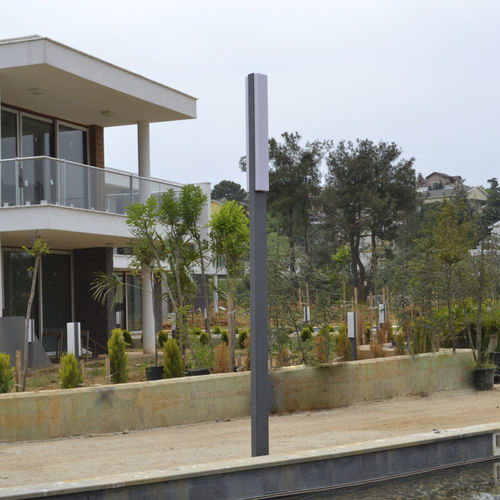 Colonna luminosa design minimalista - IDRANO - BSI LIGHTING TECHNOLOGIES INC. - in alluminio / in acciaio inossidabile / in ghisa di alluminio