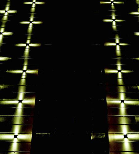Applique contemporanea - ITRACE - BSI LIGHTING TECHNOLOGIES INC. - da esterno / con rivestimento in vetro temperato / in ghisa di alluminio