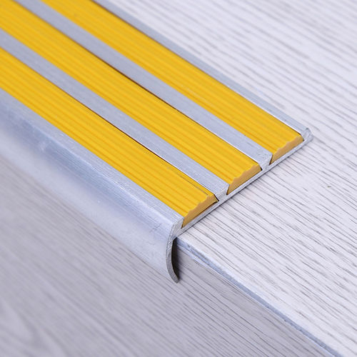 Profilo per gradini in alluminio - Shanghai Weidan Decorative Materials Co., Ltd - in PVC / antiscivolo