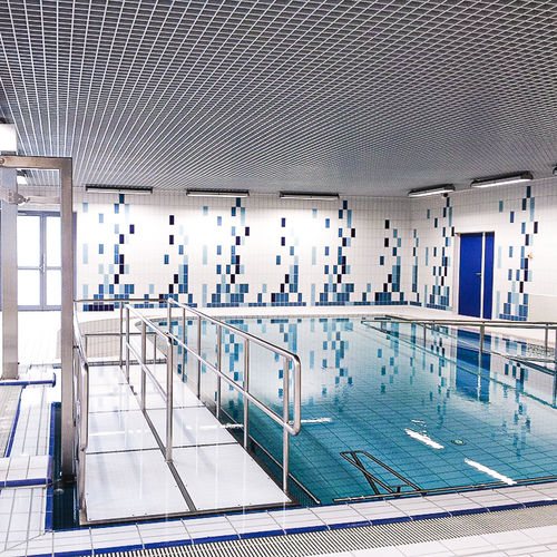 Piattaforma elevatrice per sedia a rotelle - COULOIR DE MARCHE - France REVAL - per piscina / ad uso professionale / automatizzata