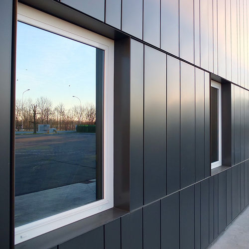 Rivestimento di facciata in pannelli - SPACE - Windwall - in alluminio / in acciaio / in rame