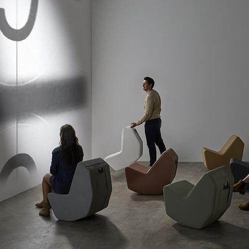 Poltrona contemporanea - LOLA G - OGO - in tessuto / fatta a mano / ergonomica