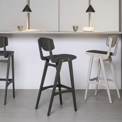 Sedia alta contemporanea - GLÖWR 782 - Vergés - da interno / in pelle / con supporto in faggio