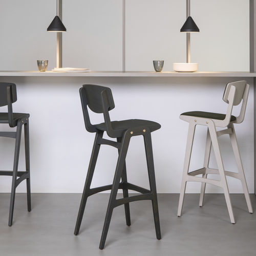 Sgabello da bar contemporaneo - GLÖWR - Vergés - in tessuto / in faggio / con supporto in faggio
