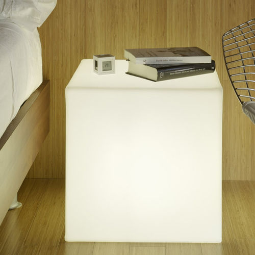 Comodino contemporaneo - CUBY 20 - NEWGARDEN - in polietilene / con base in polietilene / quadrato