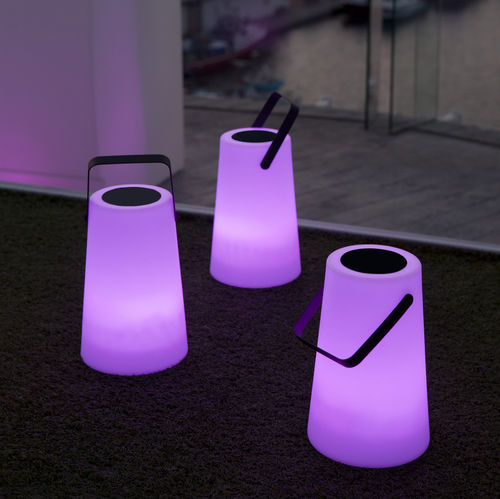Lampada con cassa acustica portatile - NOMADA - NEWGARDEN - a sospensione / in polietilene / contemporanea