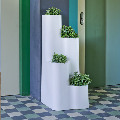 Vaso da giardino in polietilene - HIEDRA - NEWGARDEN - da terra / altre forme / per uso residenziale