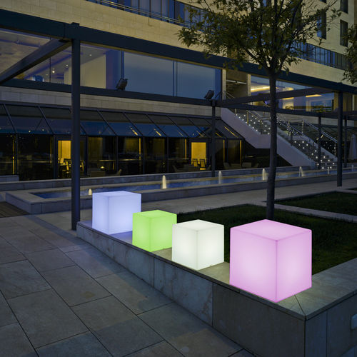 Tavolino basso contemporaneo - CUBY 32 - NEWGARDEN - in polietilene / con base in polietilene / quadrato