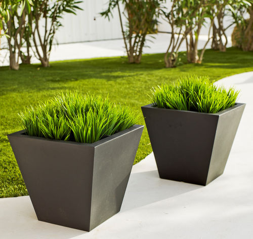Vaso da giardino in polietilene - CLAVEL - NEWGARDEN - quadrato / per uso residenziale / contract