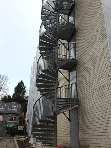 Scala a U - Ban-Inox - con gradini in metallo / in metallo / per uso residenziale