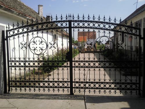 Cancello battente - Ban-Inox - scorrevole / in acciaio inossidabile / a lamelle
