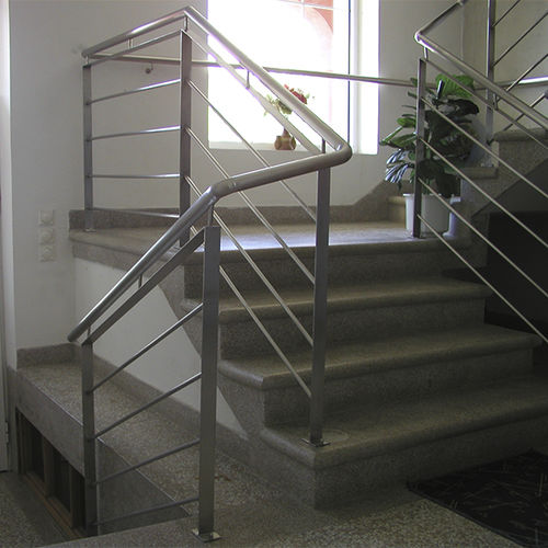 Scala dritta - Ban-Inox - con gradini in marmo / con struttura in calcestruzzo / per uso residenziale