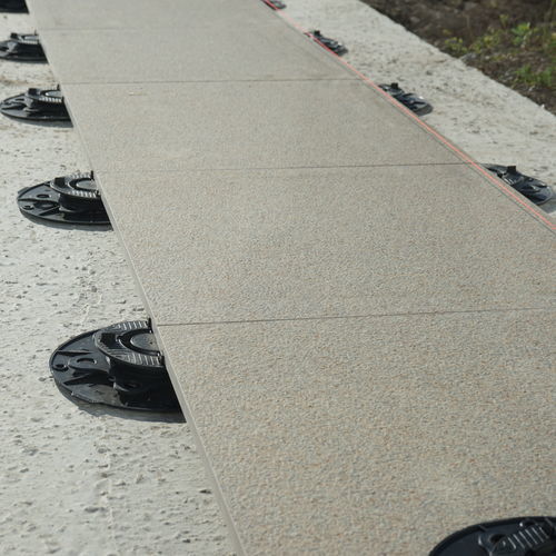 Piede di sostegno per terrazza in plastica riciclata - P17 - SOLIDOR - ad alta resistenza / acustico / ignifugo
