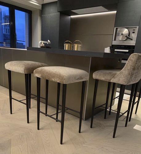Sgabello da bar contemporaneo - APOLLINE  - Defleure Home Collection - in pelle / con supporto in frassino / imbottito