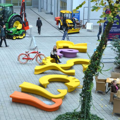 Panca per spazi pubblici design originale - CITY ALPHABET   - Astrini Design - in poliestere / in laminato / con schienale