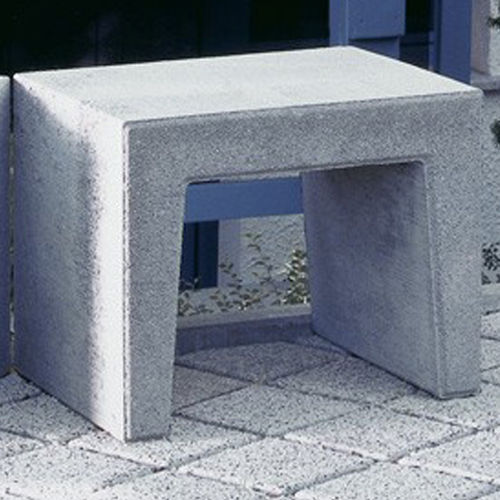 Sgabello contemporaneo - U - Bivois - in calcestruzzo / da giardino / grigio