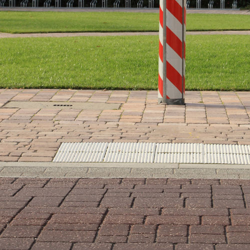 Bordura per marciapiede - Bivois - in calcestruzzo / lineare