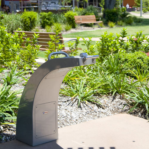 Fontanella da esterno - APOLLO 800 - Urban Fountains and Furniture - in metallo / per spazi pubblici / per scuola