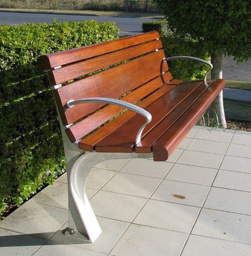 Panca per spazi pubblici contemporanea - ALPERTON  - Urban Fountains and Furniture - in legno / in metallo / con braccioli