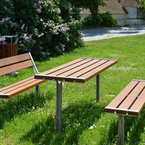 Tavolo contemporaneo - SADKO - STREETPARK s.r.o. - in legno / con supporto in acciaio galvanizzato / rettangolare
