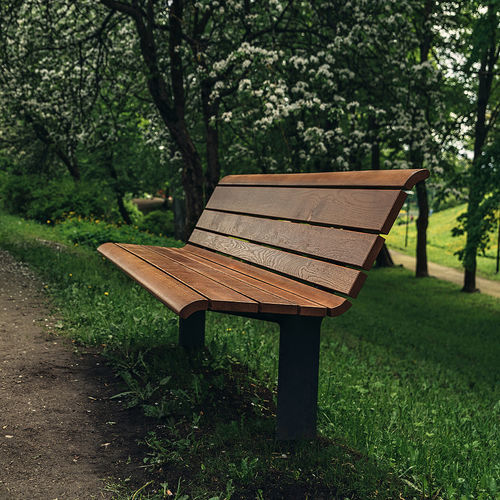 Panca per spazi pubblici contemporanea - NISHA - STREETPARK s.r.o. - in legno massiccio / in ghisa / con schienale