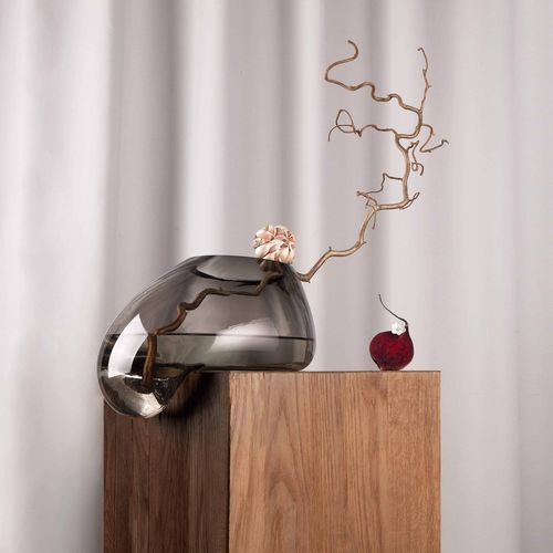 Vaso contemporaneo - Gutta  - NOOM - in vetro soffiato / fatto a mano / da tavolo
