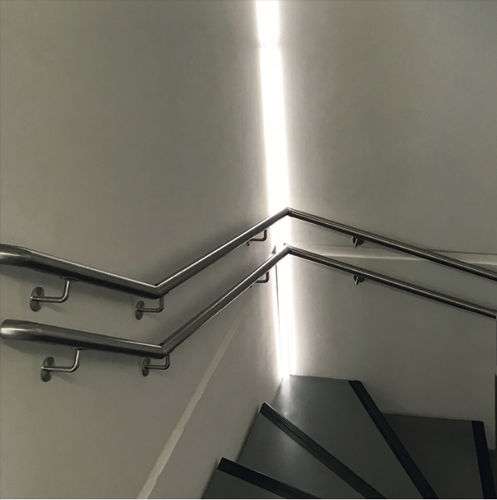 Profilo luminoso a muro - SLC C1 - The Light Group - a soffitto / LED / d'angolo