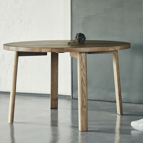 Tavolo da pranzo contemporaneo - EASE - MILLION - in rovere / con supporto in quercia / rotondo