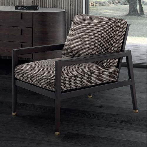 Poltrona contemporanea - HUGS - Conte - in pelle / in tessuto / in legno massiccio