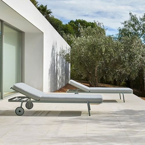 Lettino prendisole contemporaneo - NAO - Musola - in Sunbrella® / in metallo / con schienale regolabile