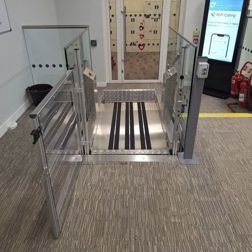 Piattaforma elevatrice per sedia a rotelle - Tech Lift 500 - Tech Line Sweden - per edificio / per uso domestico / ad uso professionale
