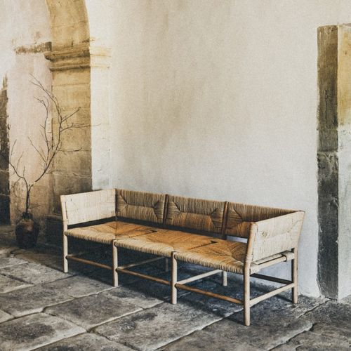 Divano contemporaneo - RADASSIÉ  - Midi - in paglia / con braccioli / in quercia naturale