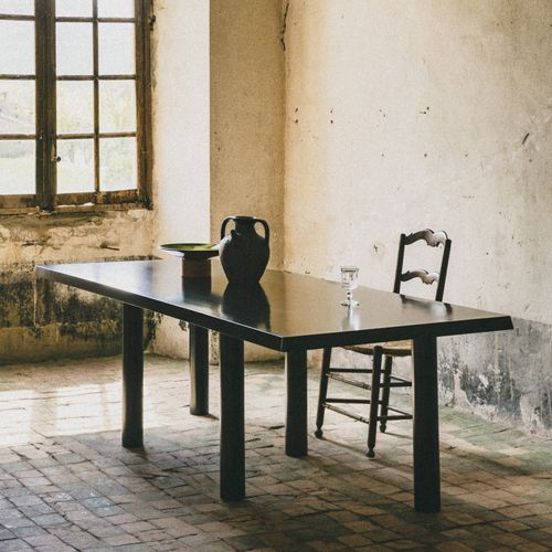 Tavolo contemporaneo - TAULO - Midi - in rovere / con supporto in quercia / rettangolare