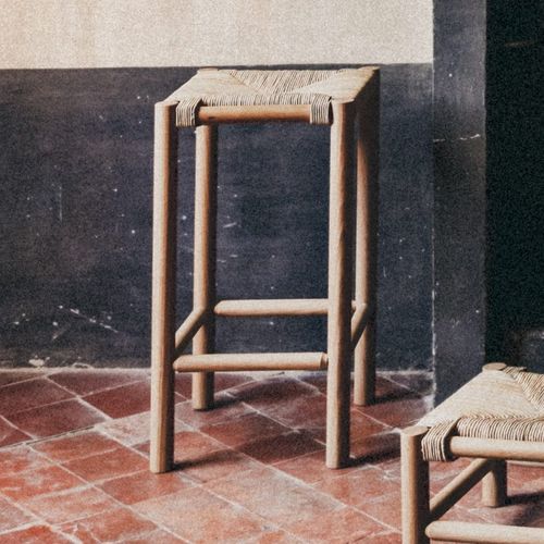 Sgabello da bar in stile rustico - CÉSAR - Midi - in paglia / con supporto in quercia / con poggiapiedi