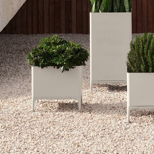 Vaso da giardino in alluminio laccato - Xaloc - MOWEE - quadrato / per uso residenziale / contract