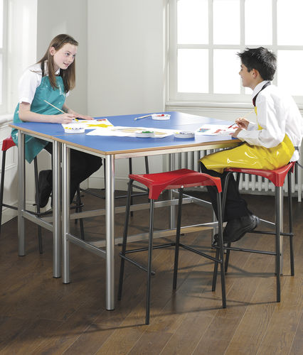 Sgabello contemporaneo - WSM - metalliform - in plastica / impilabile / con poggiapiedi