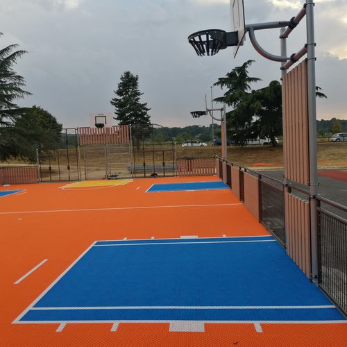 Pavimentazione sportiva da interno - MULTISPORTS - PLAYSPORTS EUROPE - da esterno / sintetica / in polipropilene