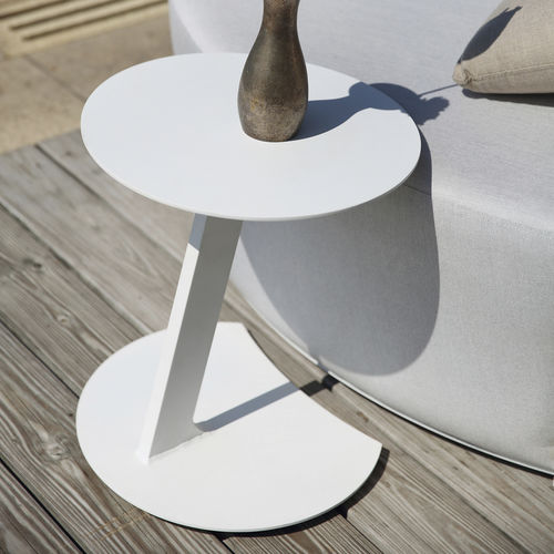 Tavolo d'appoggio contemporaneo - BOLERO - IVINI - in alluminio / con supporto in alluminio / rotondo