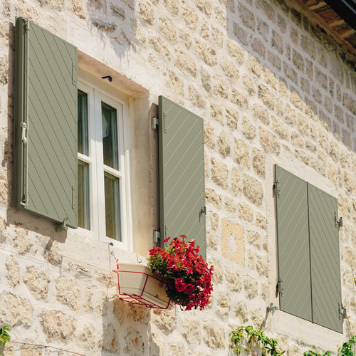 Persiana battente - ISOL&Eacute; DESIGN - Volets Thiebaut - in alluminio laccato / per finestra / per porta