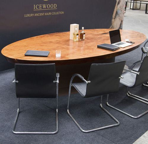 Tavolo da riunione contemporaneo - Icewood - in legno / in resina / con supporto in legno