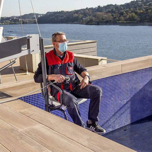Sollevatore per piscina fisso - Liftech - mobile / per persone a mobilità ridotta