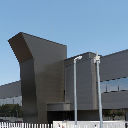 Pannello sandwich per rivestimento di facciata - ARGA® PLUS - ArcelorMittal Building Solutions - rivestimento in acciaio / anima in poliuretano PUR / ad alta resistenza
