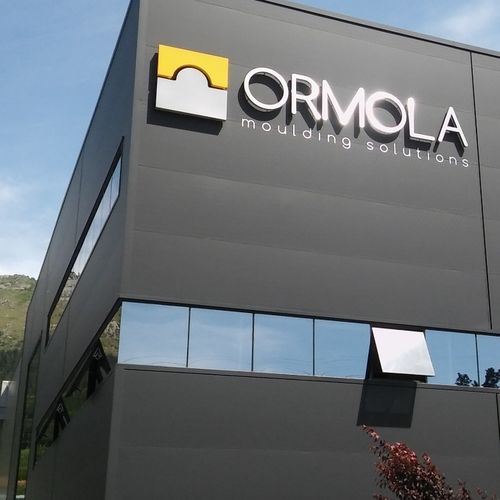 Pannello sandwich per rivestimento di facciata - LEYRE® - ArcelorMittal Building Solutions - rivestimento in acciaio / anima in poliisocianurato PIR / ad alta resistenza