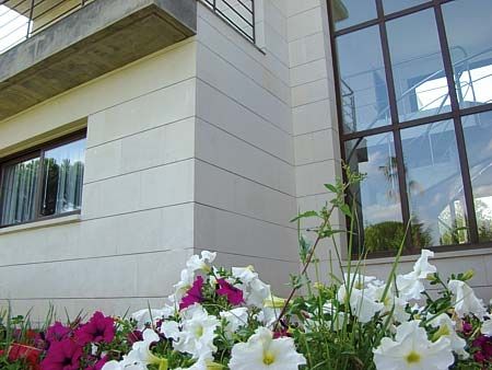 Rivestimento di facciata in pannelli - CORVIO® - ARENISCAS STONE - in pietra naturale / in gres / testurizzato