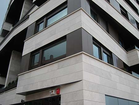 Rivestimento di facciata in pannelli - BLANCO RIBERA® - ARENISCAS STONE - in pietra naturale / in calcare / opaco