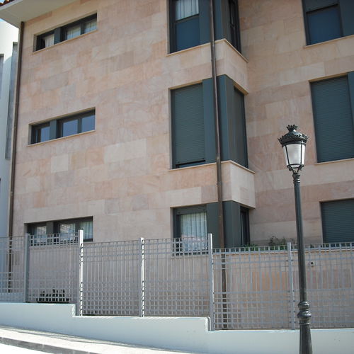 Rivestimento di facciata in fogli - ROSA CASTILLA® - ARENISCAS STONE - in pietra naturale / in gres / testurizzato
