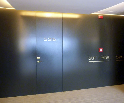 Porta da interno - Puertas Dayfor SL - in legno / battente / contemporanea
