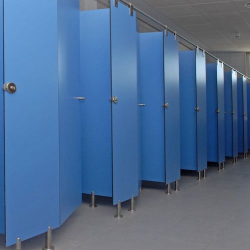 Cabina per bagni pubblici in HPL - Puertas Dayfor SL - per doccia / per edifici pubblici