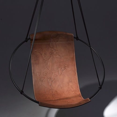 Sedia sospesa contemporanea - SLING DEBOSSED - Studio Stirling - per terrazza / da interno / in pelle